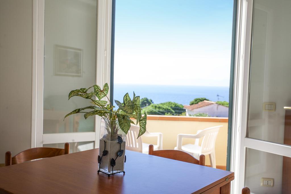 Bougainvillea Primo Piano - Goelba Zanca Buitenkant foto