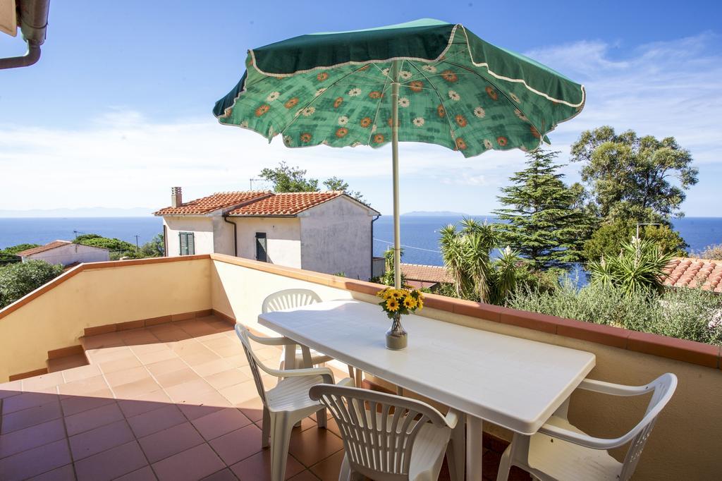 Bougainvillea Primo Piano - Goelba Zanca Buitenkant foto