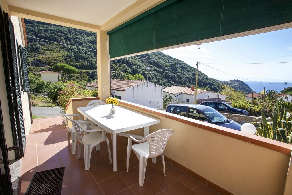 Bougainvillea Primo Piano - Goelba Zanca Buitenkant foto