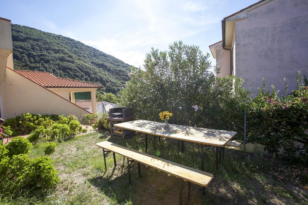 Bougainvillea Primo Piano - Goelba Zanca Buitenkant foto